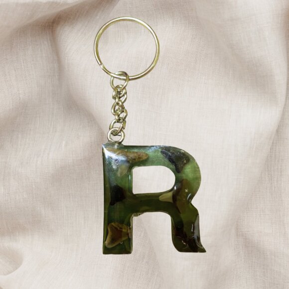 Handmade letter "R" Keychain - Picture 1 of 5